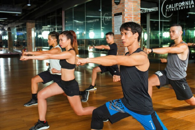 Cardio giảm cân động tác đấm móc