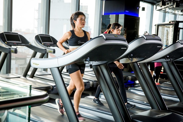 Chạy bộ giảm mỡ hiệu quả hơn khi có sự hỗ trợ của máy chạy bộ
