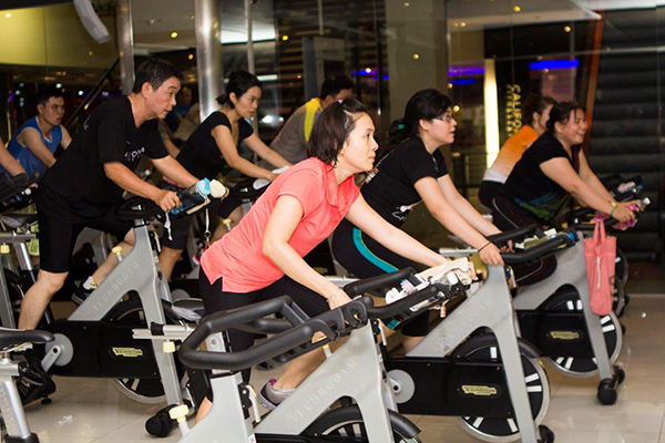 Đạp xe trong nhà - bài tập cardio cho nữ