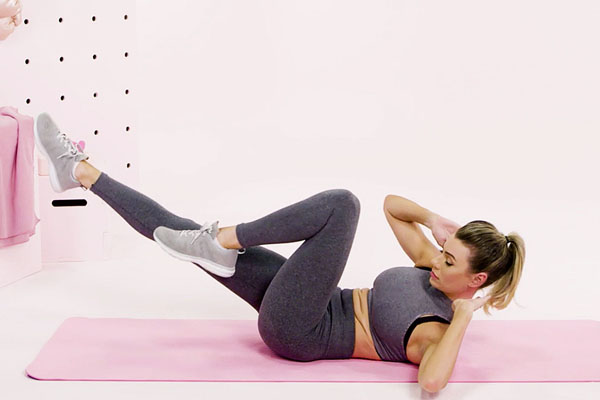 Động tác gập bụng đạp xe