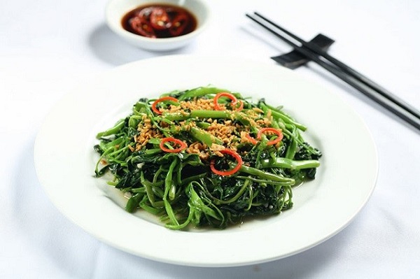 Giai đoạn 3 bao gồm rau xanh xào và cơm trắng cho bữa trưa