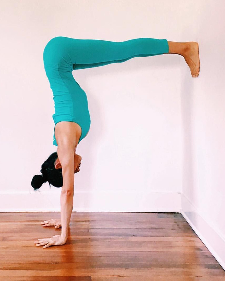 tư thế yoga đẹp - hình chó cúi mặt