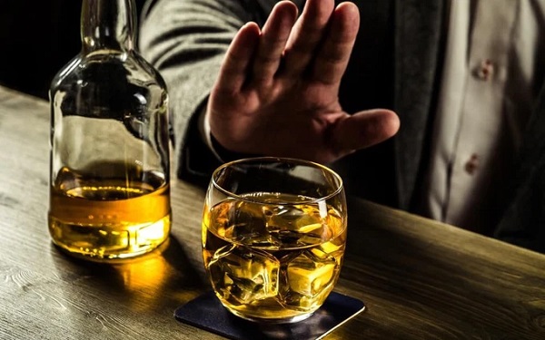 Tránh thức uống có cồn khi muốn giảm mỡ bụng