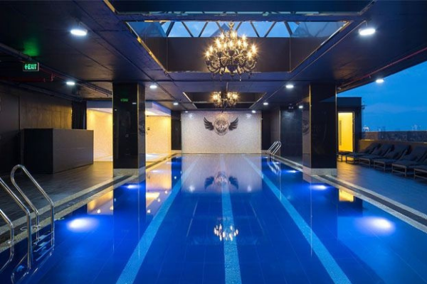 Hồ bơi sang trọng tại California Fitness & Yoga