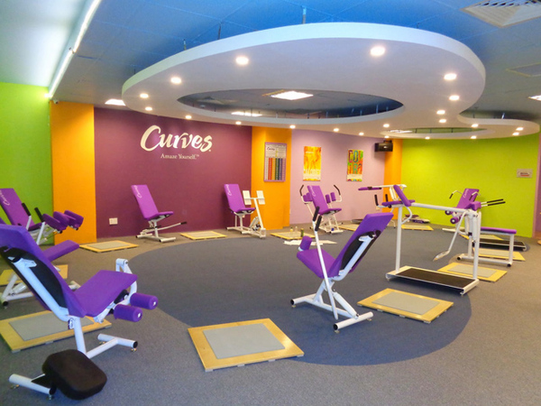Không gian tập luyện thoáng mát tại Curves Gym