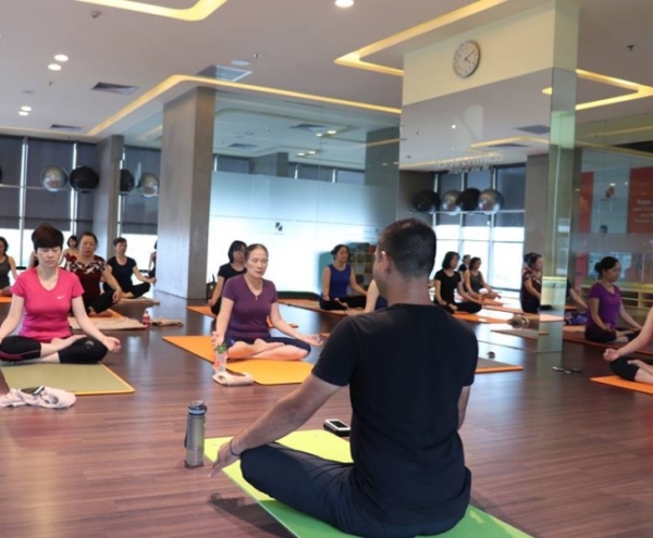 Tập yoga cùng HLV chuyên nghiệp tại Nshape Fitness