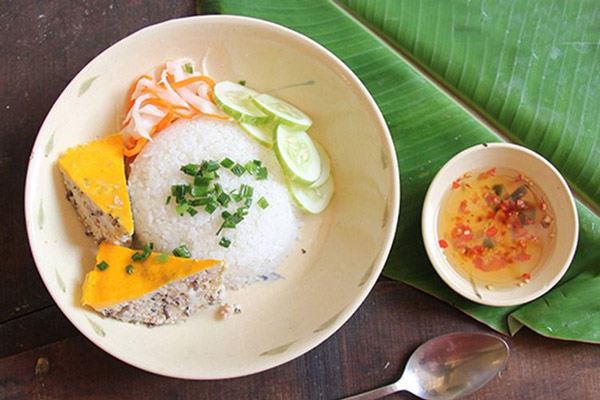 Cơm tấm với chả đơn giản, dễ thực hiện nhưng lại có hương vị cuốn hút