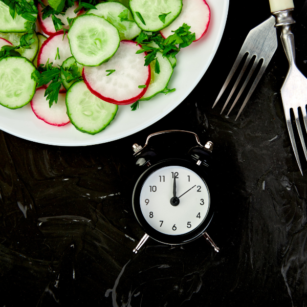 Chế độ ăn kiêng giảm mỡ cần thực hiện đúng giờ