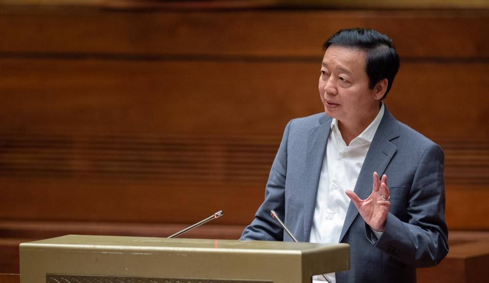 Ph&oacute; Thủ tướng Ch&iacute;nh phủ, Bộ trưởng Bộ T&agrave;i nguy&ecirc;n v&agrave; M&ocirc;i trường Trần Hồng H&agrave; b&aacute;o c&aacute;o tại hội nghị